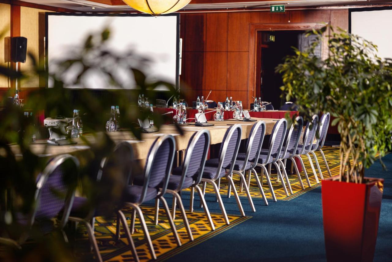 Отель Courtyard By Marriott