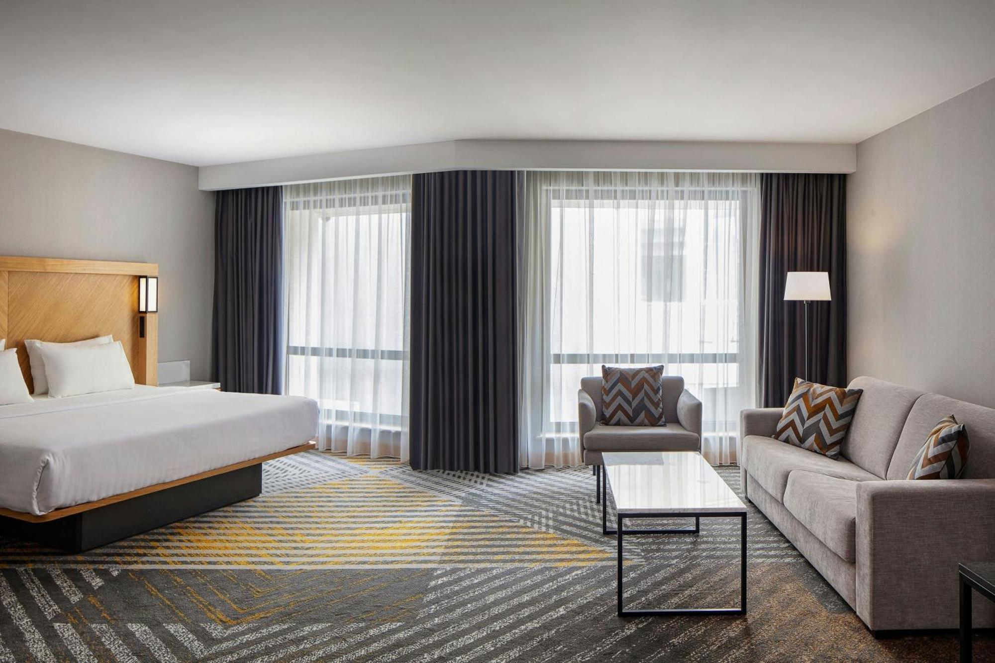 Courtyard By Marriott 4* Тбилиси