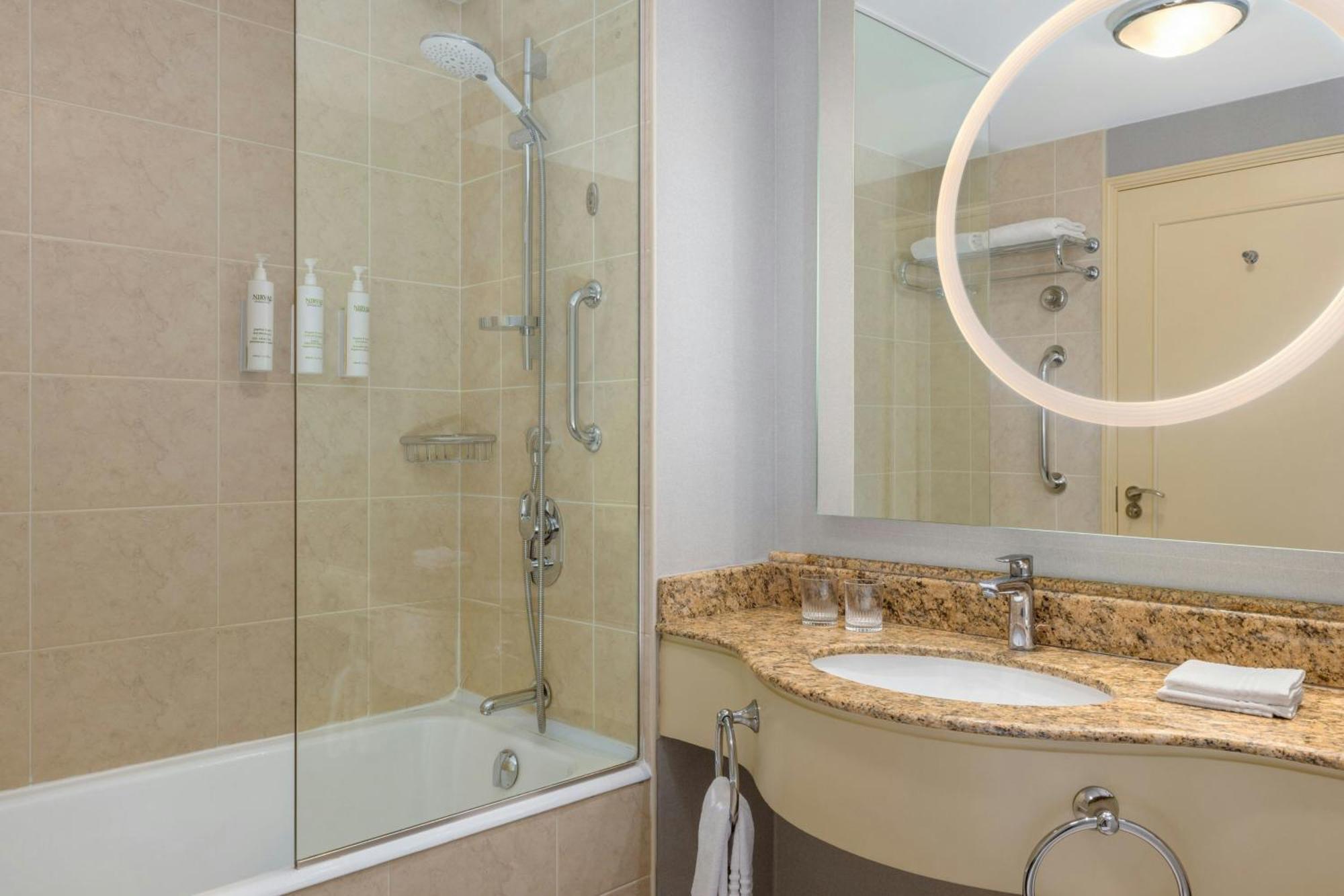 Courtyard By Marriott Отель