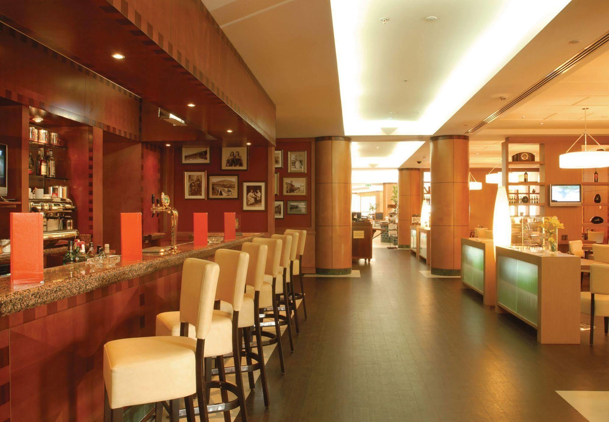 Courtyard By Marriott Отель Тбилиси